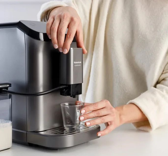 Taurus Accento Latte espresso machine; 20 bar White Coffee