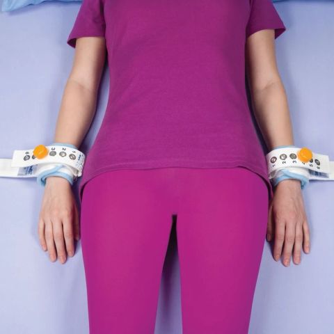 Wrist restraint and immobilisation belt