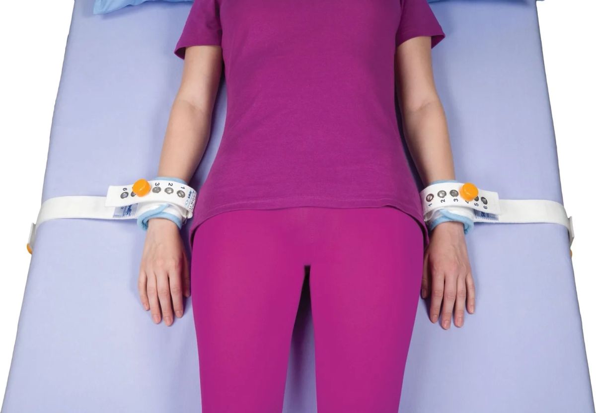 Wrist restraint and immobilisation belt