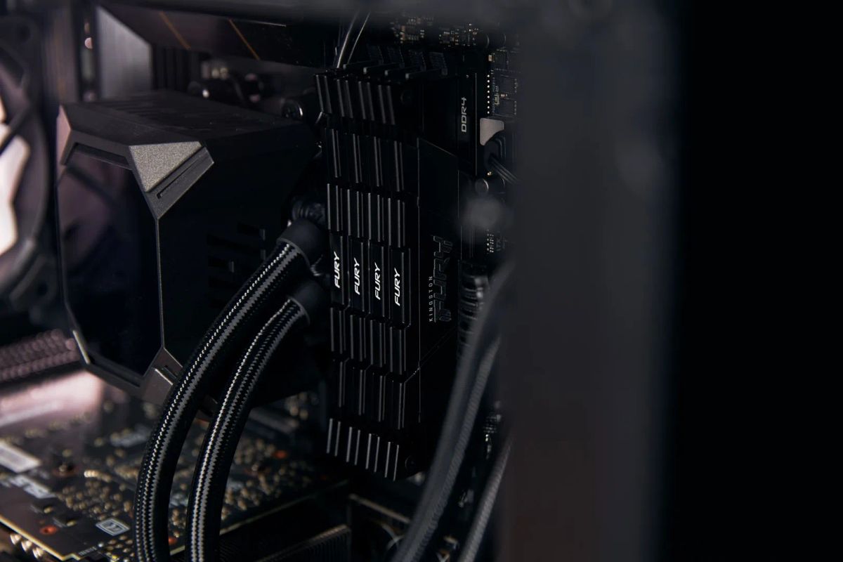 Kingston Technology FURY 16GB 3200MT/s DDR4 CL16 DIMM 1Gx8 Renegade Black